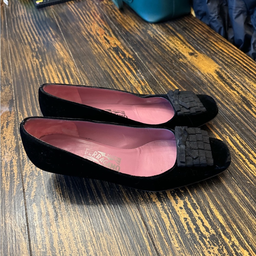 Salvatore Ferragamo Black Suede Low Heeled Pump Shoes - Women's Size 9B